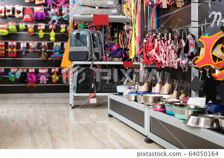 Image of different species of goods in pet store 64050164