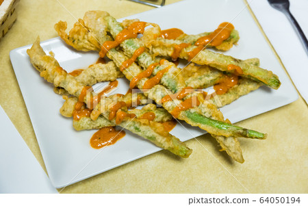 Asparagus fried in batter with romesco sauce 64050194