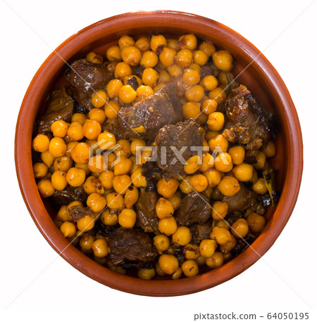 Beef stew with chickpeas in a clay plate Beef stew with chickpeas in a clay plate 64050195