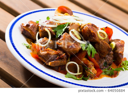 Stewed meat with vegetables and mushrooms 64050884