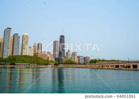 USA Illinois Chicago Lake Michigan and downtown USA Illinois Chicago Lake Michigan and downtown 64051891