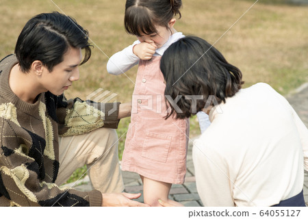 Parents worried about injured girl 64055127