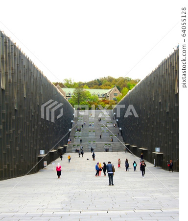 Ewha Womans University, Seoul, South Korea Ewha Womans University, Seoul, South Korea 64055128