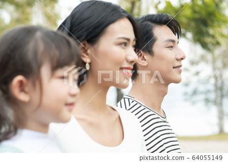 Portrait of parent and child playing outdoors 64055149