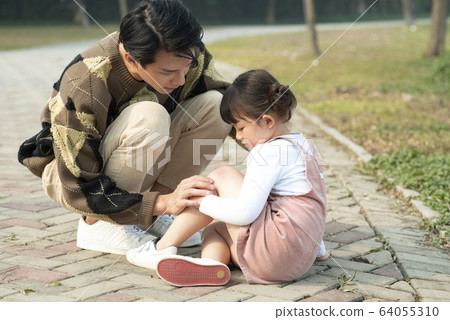 Father worried about injured girl Father worried about injured girl 64055310