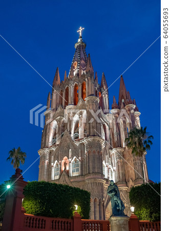 Parroquia de San Miguel Arcangel church in San Miguel de Allende, Mexico. 64055693