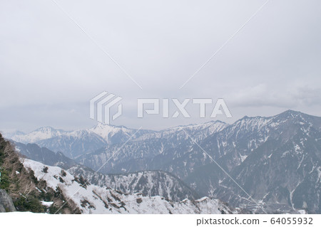 On the way to the Tateyama Alpine Route On the way to the Tateyama Alpine Route 64055932