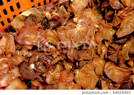 Dried root ginger in Street Food Market 64056405