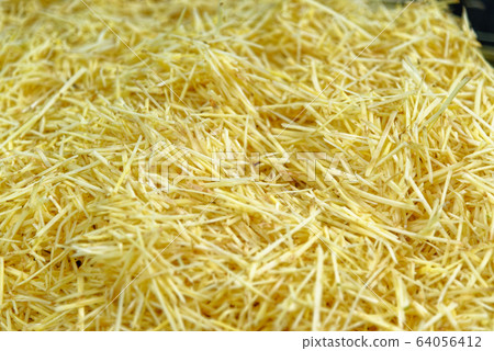 Freshly grated root ginger Freshly grated root ginger 64056412