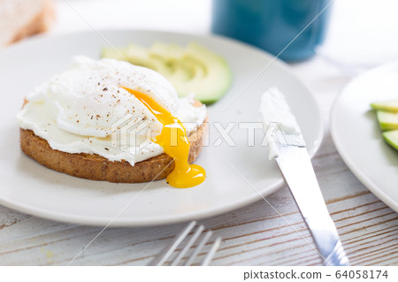 Perfect poached eggs Perfect poached eggs 64058174