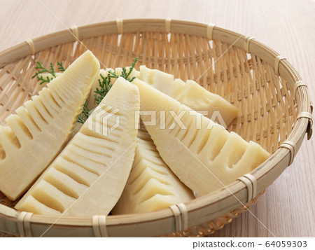 竹筍煮在籃子裡 竹筍煮在籃子裡 64059303