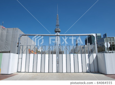 Construction gate (Nagoya / Sakae / TV tower front: 2020) 64064555
