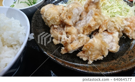  Deep-fried chicken 64064577