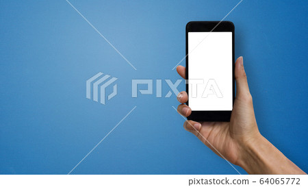 A man hand holding smartphone with white screen 64065772