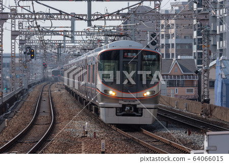 JR西日本323系列大阪環線（構圖） 64066015