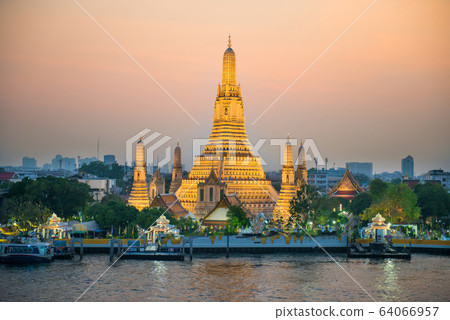 Illuminated Temple of Dawn or Wat Arun 64066957