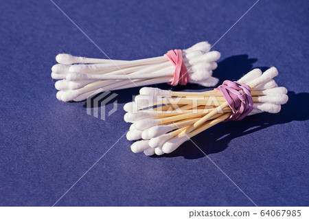Bamboo cotton sticks versus plastic cotton sticks 64067985