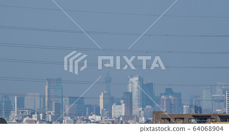 Tokyo cityscape in Japan: New pneumonia, "fence" (high-voltage line), with a haze in the heart of Tokyo = 6 days (tomorrow's emergency declaration) 64068904