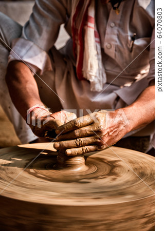 Indian potter at work, Shilpagram, Udaipur, Rajasthan, India Indian potter at work, Shilpagram, Udaipur, Rajasthan, India 64070803