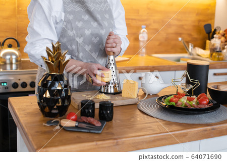 Housewife preparing salad in the kitchen. Cooking 64071690