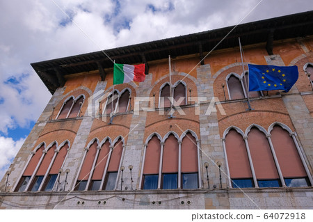 Italy and European Union flags waving, Europe's flag is lowered to half-mast as a sign, Pisa, Tuscany, Italy, Europe 64072918