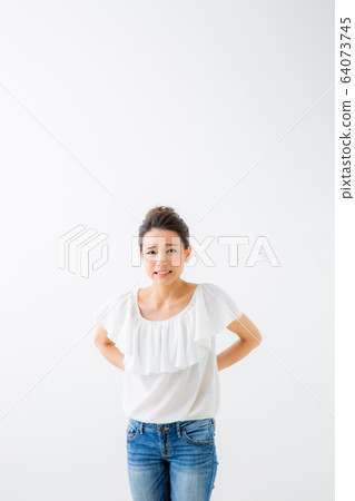 一個健康狀況不佳的女人 64073745