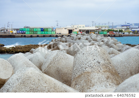 Port facilities protected by Tetra Pot 64076592