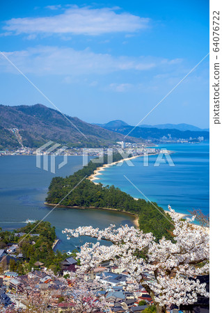 Amanohashidate在日本三個景點Tango Peninsula Amanohashidate盛開 Amanohashidate在日本三個景點Tango Peninsula Amanohashidate盛開 64076722