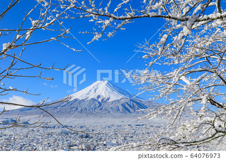富士山_富士山的冬季風景 富士山_富士山的冬季風景 64076973