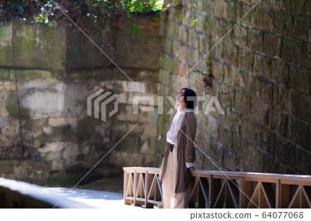 Outdoor woman portrait 64077068