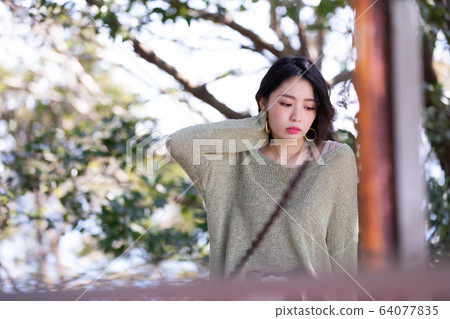 Outdoor woman portrait 64077835