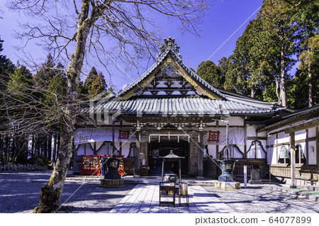 (Yamanashi Prefecture) Minobuyama and Okunoin Sojido 64077899