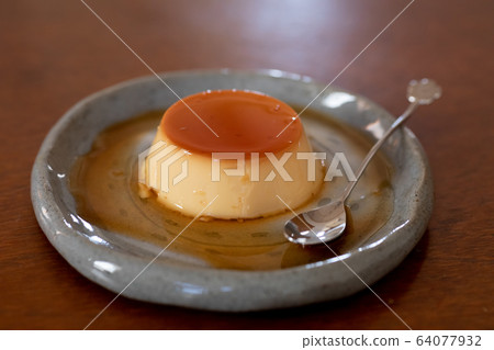 Making sweets at home custard pudding Making sweets at home custard pudding 64077932