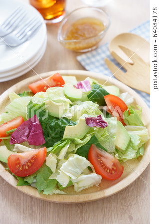 A salad 64084178