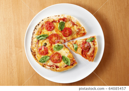 Pizza Margherita 64085457