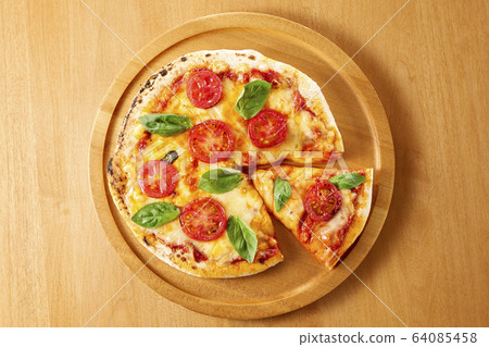 Pizza Margherita 64085458