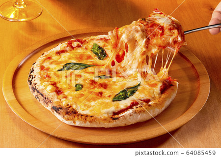 Pizza Margherita Pizza Margherita 64085459