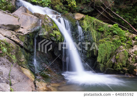 Waterfall Kameneckiy in the Carpathian mountains, 64085592