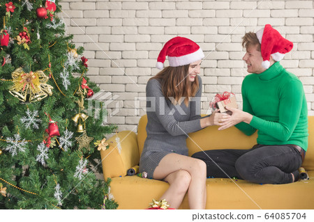 Man gave her girlfriend a Christmas gift.. Man gave her girlfriend a Christmas gift.. 64085704