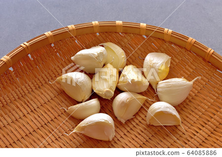 Garlic 64085886