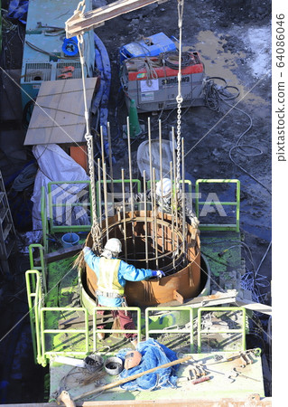Construction site: Foundation work: Guide pipes and rebar connection work 64086046
