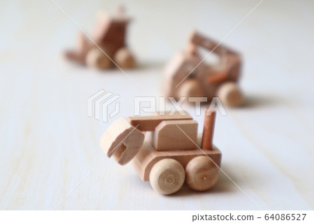 Wooden excavator 64086527
