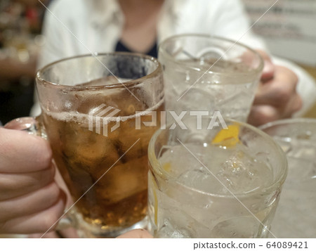 Four people toast with a glass of oolong high and lemon sho high Four people toast with a glass of oolong high and lemon sho high 64089421