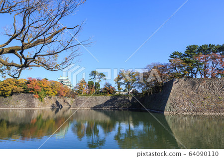 名古屋城堡在深秋 64090110
