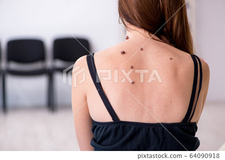 Young woman visiting male doctor dermatologist 64090918