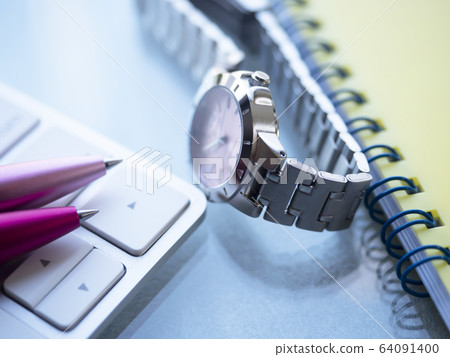 企業形象,筆記本,鍵盤,時鐘,女人 企業形象,筆記本,鍵盤,時鐘,女人 64091400