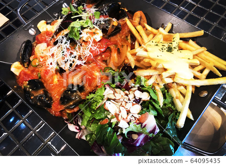Tomato Sauce Seafood Platter 64095435