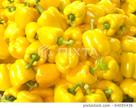 Yellow Paprika 64095436