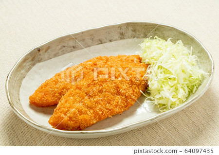 Served with white fish fly and cabbage shredded. Served with white fish fly and cabbage shredded. 64097435