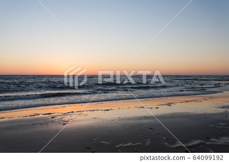 Sunset 64099192